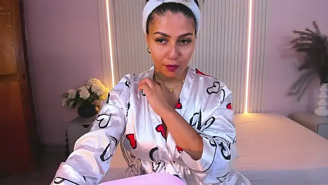 Snapshot of LucyWild8 chatting on 12, 5, 2026 LucyWild8 online show from 12, 5, 2026