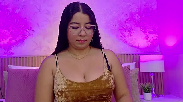 Snapshot of Darcy_glow_ chatting on 8, 5, 2026 Darcy glow online show from 8, 5, 2026
