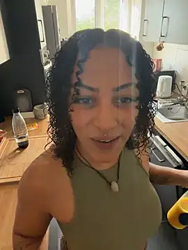 SweetPetiteNoir online show from 13, 6, 2026