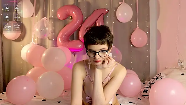 Snapshot of JunneWerss chatting on 7, 5, 2026 JunneWerss online show from 7, 5, 2026