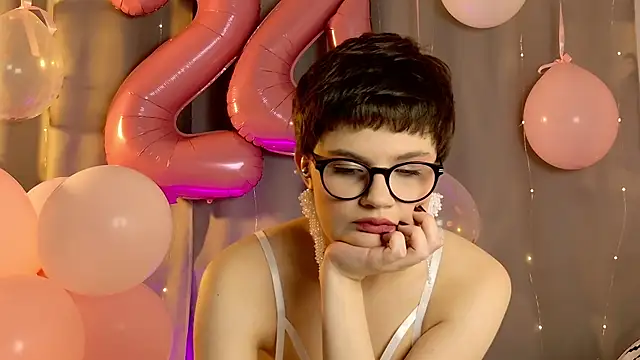 Snapshot of JunneWerss chatting on 8, 5, 2026 JunneWerss online show from 8, 5, 2026
