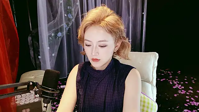 Unique Mia online show from 2, 5, 2026