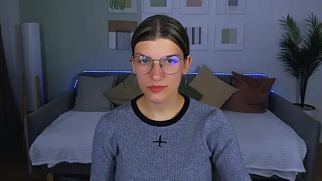 AnnaThorne online show from 8, 6, 2026