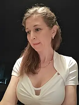 Snapshot of irresistibelle chatting on 4, 7, 2026 irresistibelle online show from 4, 7, 2026