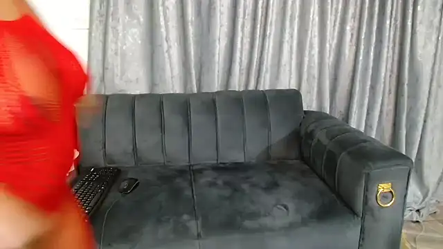 SweetHotLips102 online show from 4, 5, 2026