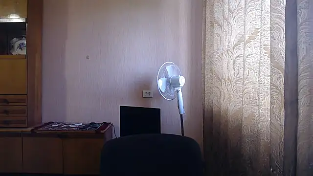 Snapshot of AlinaxJames chatting on 9, 7, 2026 AlinaxJames online show from 9, 7, 2026