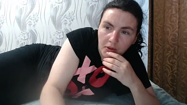 Snapshot of AlinaxJames chatting on 9, 6, 2026 AlinaxJames online show from 9, 6, 2026