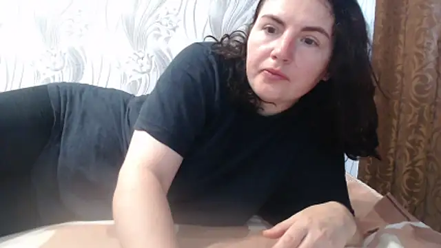 Snapshot of AlinaxJames chatting on 21, 6, 2026 AlinaxJames online show from 21, 6, 2026