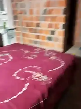  - - -larissa - - - online show from 17, 4, 2026