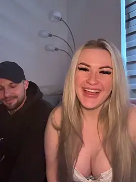 SexyCouple1910 online show from 18, 4, 2026