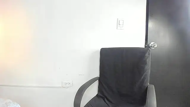 Snapshot of lolabunnysc chatting on 7, 6, 2026 lolabunnysc online show from 7, 6, 2026