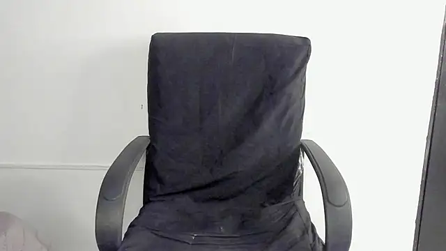 Snapshot of lolabunnysc chatting on 6, 5, 2026 lolabunnysc online show from 6, 5, 2026