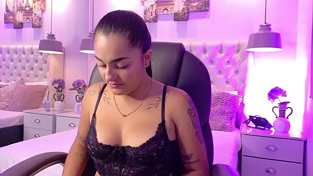 CarolineRodriz online show from 20, 4, 2026