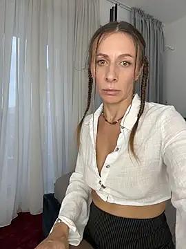 Snapshot of Mira_Luna chatting on 3, 7, 2026 Mira Luna online show from 3, 7, 2026