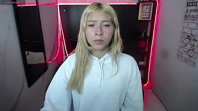 Snapshot of nancy_blonde chatting on 15, 7, 2026 nancy blonde online show from 15, 7, 2026