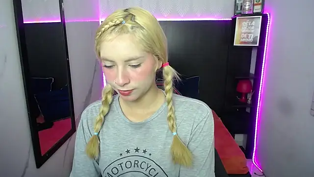Snapshot of nancy_blonde chatting on 28, 6, 2026 nancy blonde online show from 28, 6, 2026