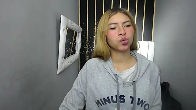 Snapshot of nancy_blonde chatting on 17, 6, 2026 nancy blonde online show from 17, 6, 2026