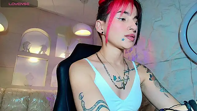 Snapshot of Moon_Red_r chatting on 13, 7, 2026 Moon Red r online show from 13, 7, 2026