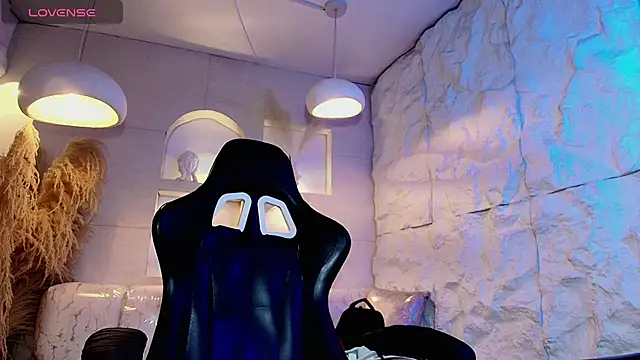 Snapshot of Moon_Red_r chatting on 2, 7, 2026 Moon Red r online show from 2, 7, 2026