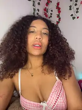 Snapshot of Daphnne_Curly chatting on 9, 7, 2026 Daphnne Curly online show from 9, 7, 2026