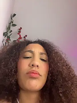 Daphnne Curly online show from 27, 5, 2026