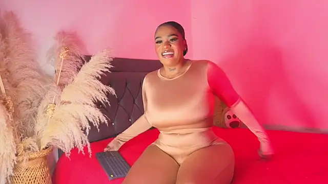 Snapshot of Thalyanna_ebonny chatting on 4, 5, 2026 Thalyanna ebonny online show from 4, 5, 2026