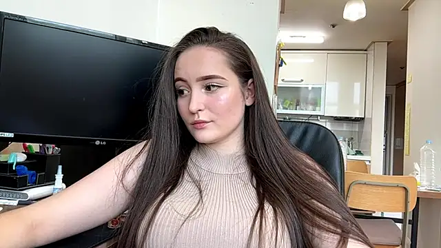 Snapshot of Emilly_Cart chatting on 23, 6, 2026 Emilly Cart online show from 23, 6, 2026