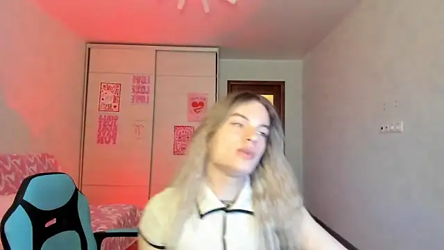 milliKira006 online show from 17, 5, 2026