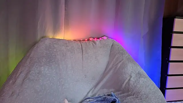 Snapshot of SunlitDeslre chatting on 17, 5, 2026 SunlitDeslre online show from 17, 5, 2026