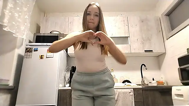 LatanyaDaivs online show from 18, 4, 2026