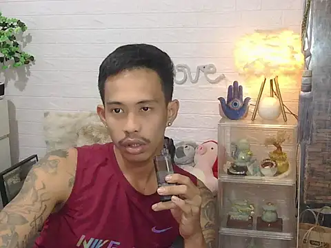 marlonmoreno01 online show from 18, 4, 2026