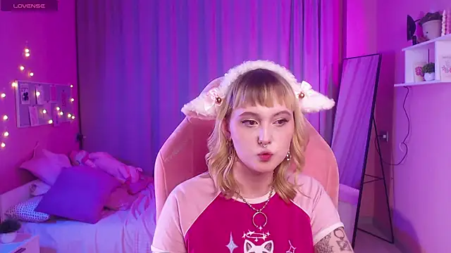 Emma Thomps online show from 27, 4, 2026