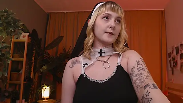 Emma Thomps online show from 11, 5, 2026