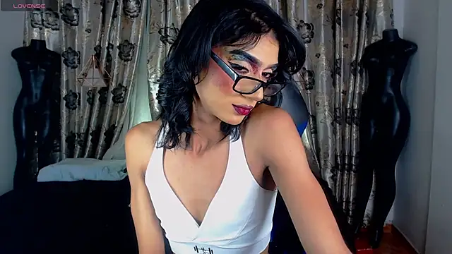 Snapshot of Hecate_doll chatting on 17, 7, 2026 Hecate doll online show from 17, 7, 2026