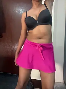 dark chocolety girl online show from 19, 4, 2026