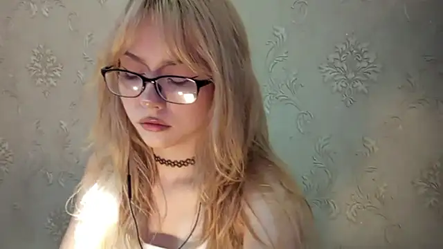 Snapshot of DelicaBrome chatting on 8, 7, 2026 DelicaBrome online show from 8, 7, 2026
