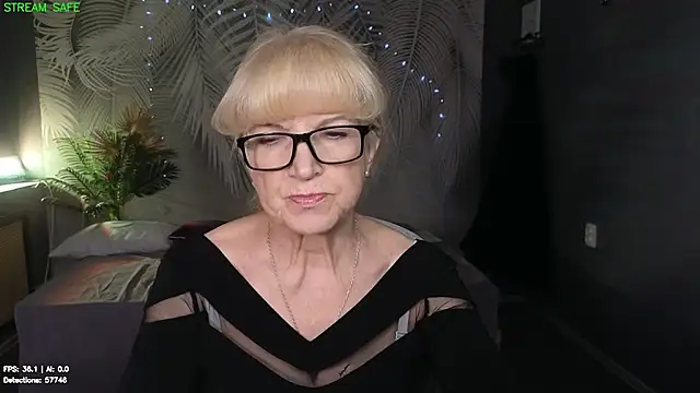 Snapshot of Dr_Mireille chatting on 19, 6, 2026 Dr Mireille online show from 19, 6, 2026