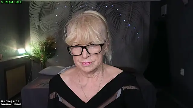 Snapshot of Dr_Mireille chatting on 20, 6, 2026 Dr Mireille online show from 20, 6, 2026