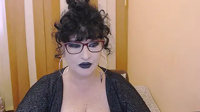 Snapshot of QuuenOfSin chatting on 11, 10, 2025 QuuenOfSin online show from 11, 10, 2025