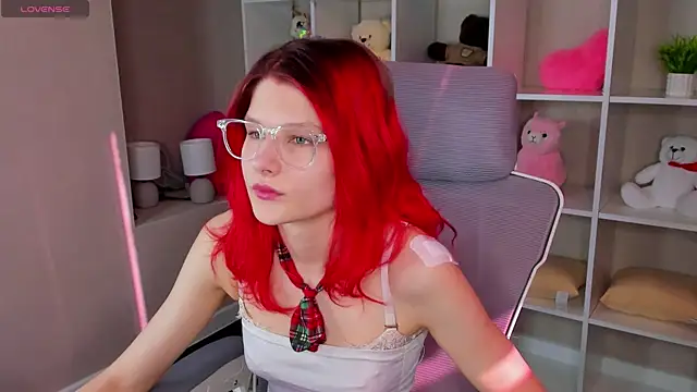 Snapshot of Bonnie_Hernandez chatting on 2, 5, 2026 Bonnie Hernandez online show from 2, 5, 2026
