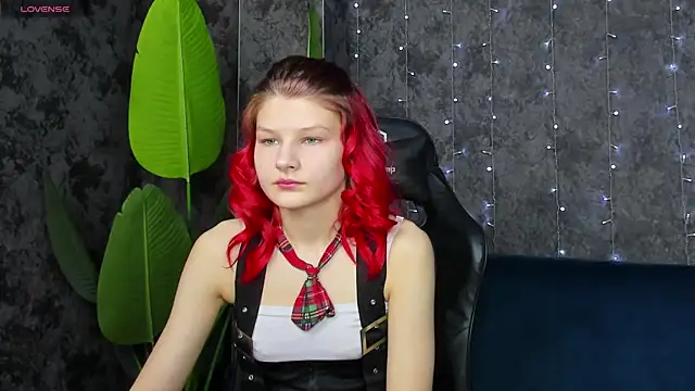 Snapshot of Bonnie_Hernandez chatting on 28, 4, 2026 Bonnie Hernandez online show from 28, 4, 2026