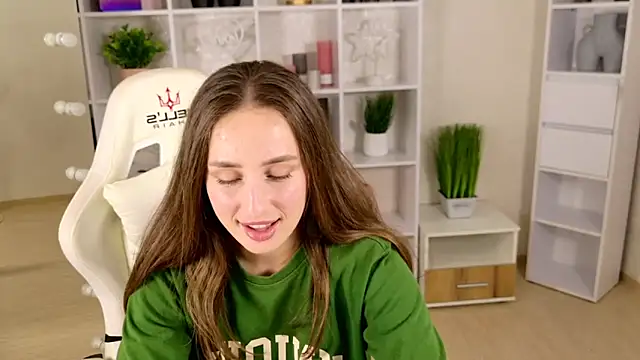 NadinnL online show from 10, 6, 2026