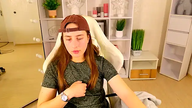 NadinnL online show from 7, 5, 2026