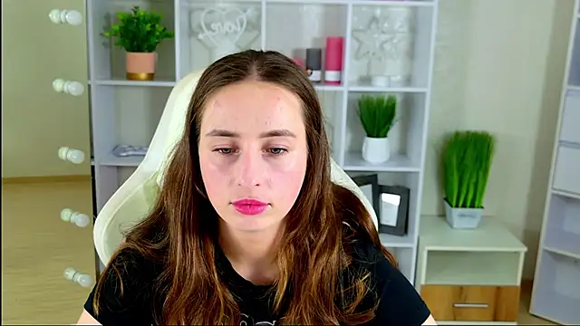 NadinnL online show from 22, 7, 2026