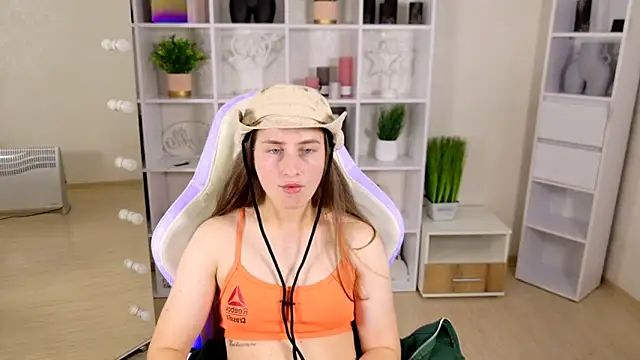 NadinnL online show from 2, 6, 2026