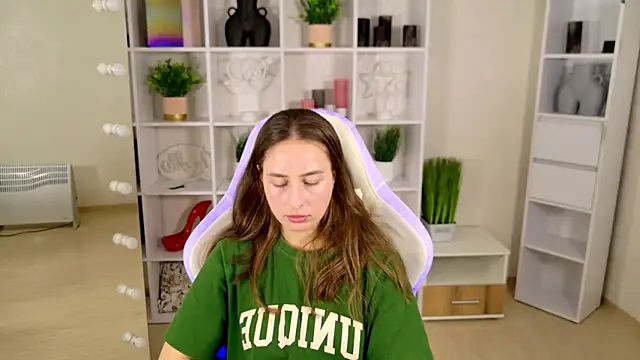 NadinnL online show from 4, 6, 2026