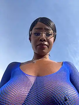 Snapshot of CocoaLuxeXXX chatting on 23, 6, 2026 CocoaLuxeXXX online show from 23, 6, 2026