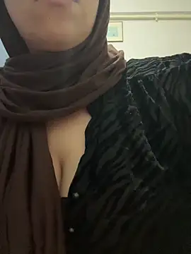 Snapshot of Laavinia chatting on 17, 5, 2026 Laavinia online show from 17, 5, 2026