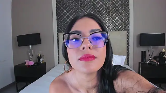 Larissa Luna online show from 28, 5, 2026