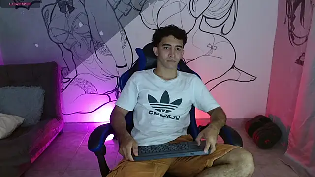 Snapshot of caius_bigcock1 chatting on 18, 5, 2026 caius bigcock1 online show from 18, 5, 2026
